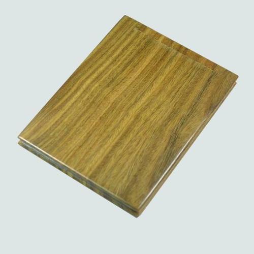 現(xiàn)在很多人喜歡用木質(zhì)材料做家具。